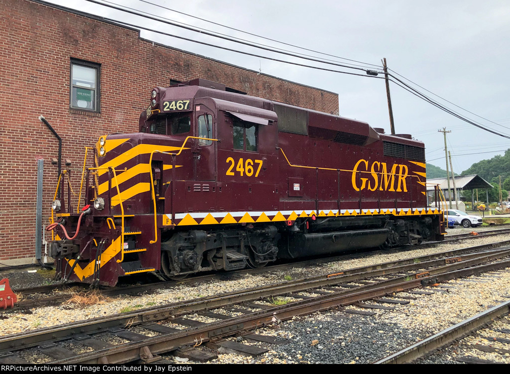 GSMR 2467 sits next to the Bryson City Depot 